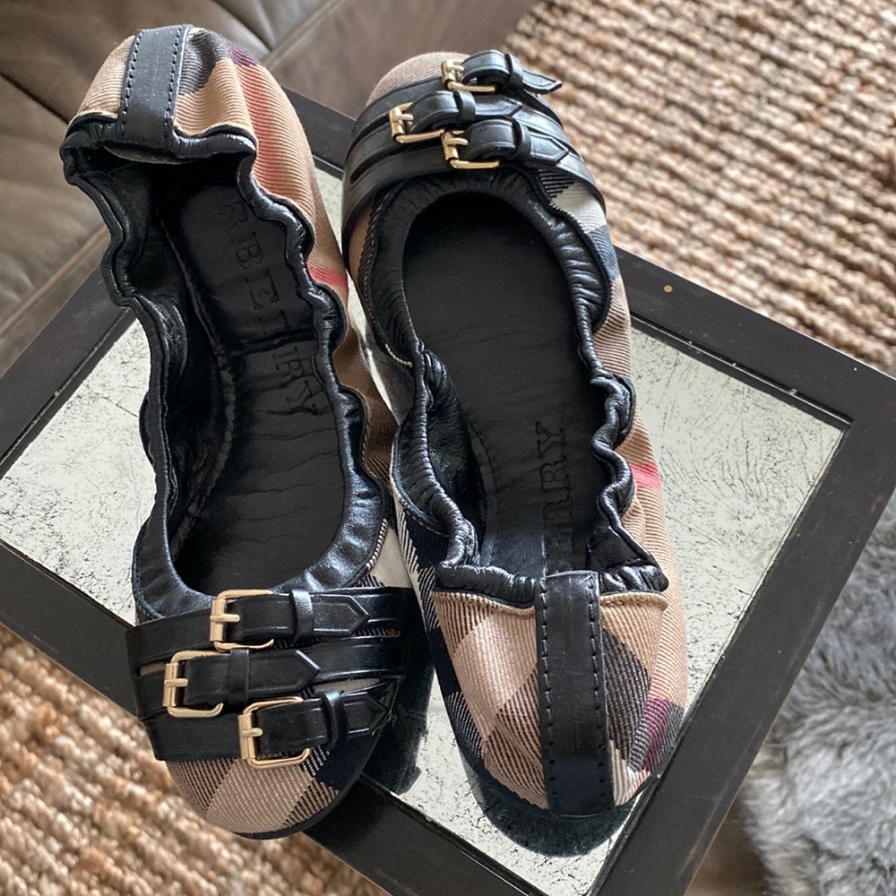 Burberry ballerina slippers worn once.  Size 5